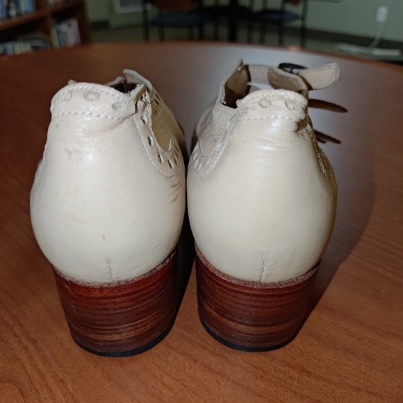 JOHN FLUEVOG Adrians : Alli 4-Buckle Mary Jane Brogue Wingtip Shoes US 7 Beige - Picture 14 of 16